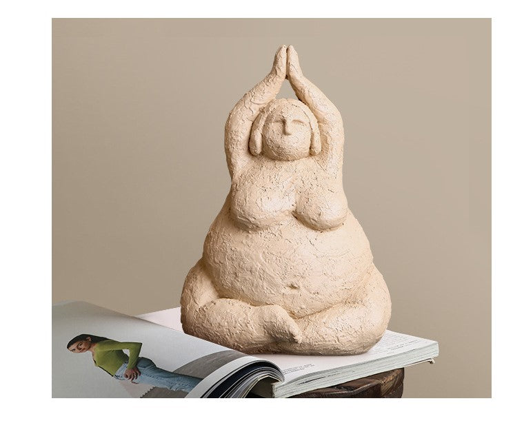 Figura artística de mujer yoga – Escultura curvy decorativa