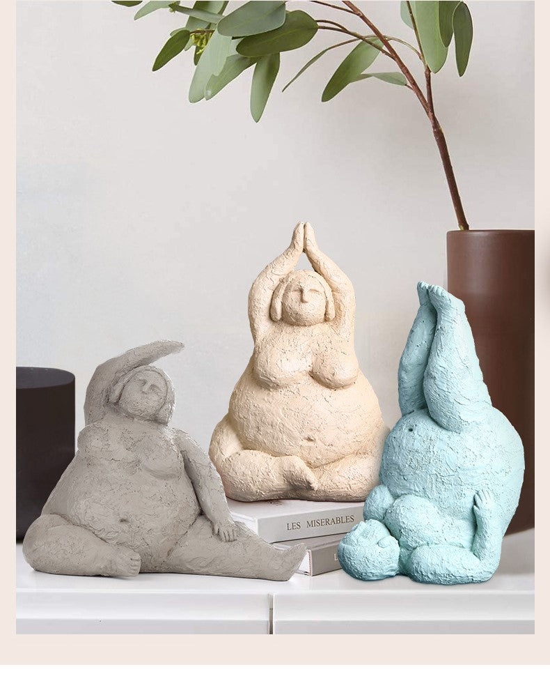 Figura artística de mujer yoga – Escultura curvy decorativa