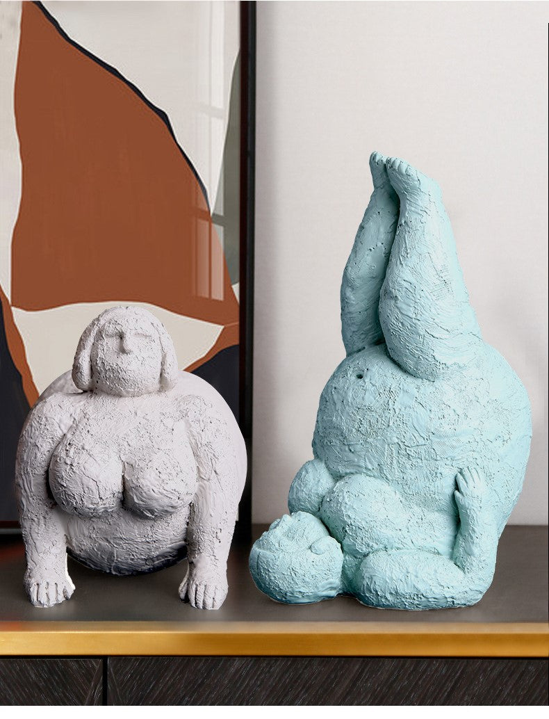 Figura artística de mujer yoga – Escultura curvy decorativa