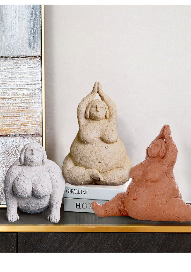 Figura artística de mujer yoga – Escultura curvy decorativa
