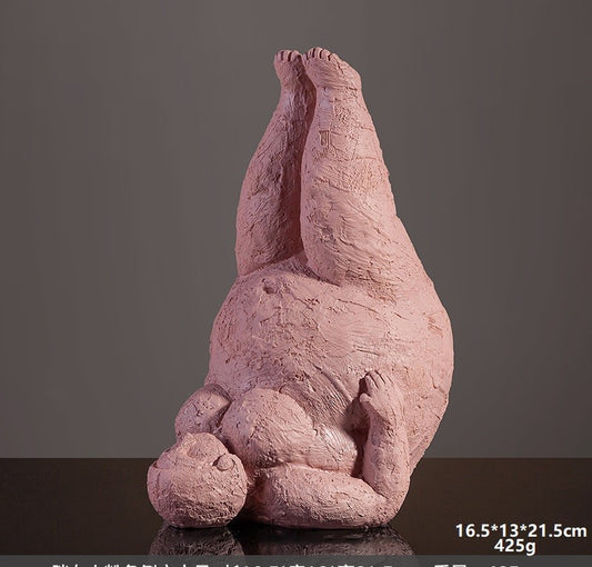 Figura artística de mujer yoga – Escultura curvy decorativa