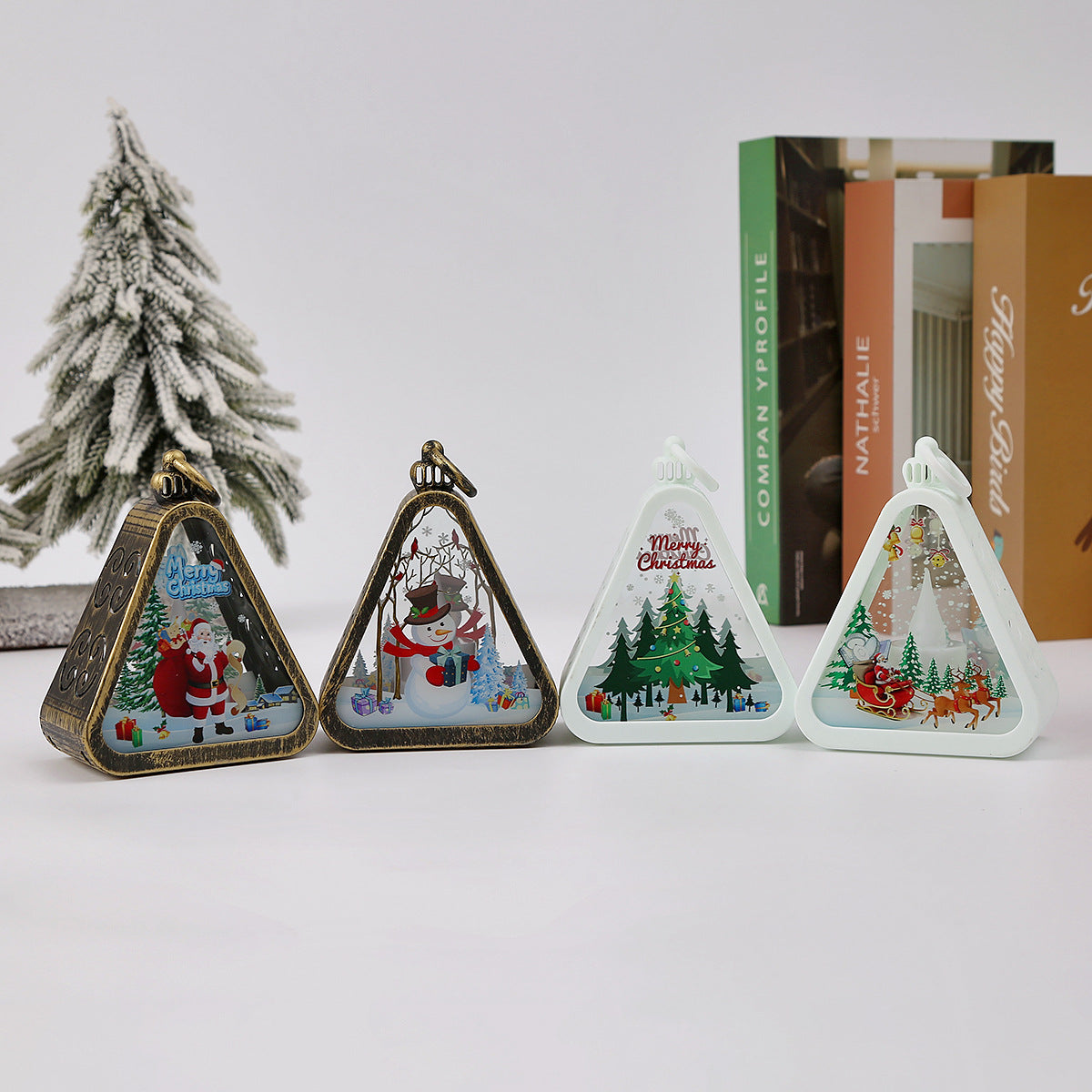 Farol navideño triangular con luz LED — diseño muñeco de nieve