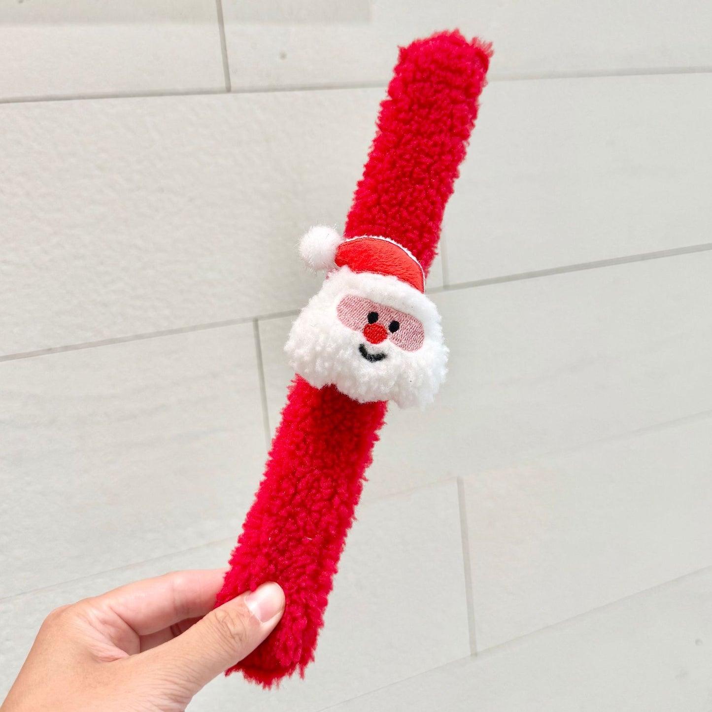 Pulsera navideña de felpa — diseños de reno, Papá Noel, árbol y gorro de Navidad